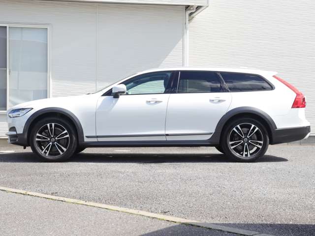 Volvo V90 Cross Country 11