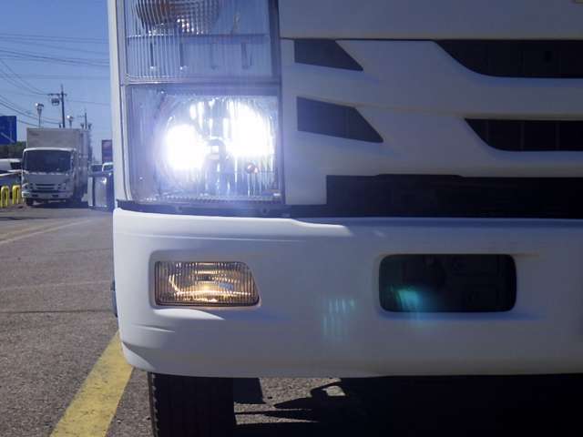 Isuzu Elf 5