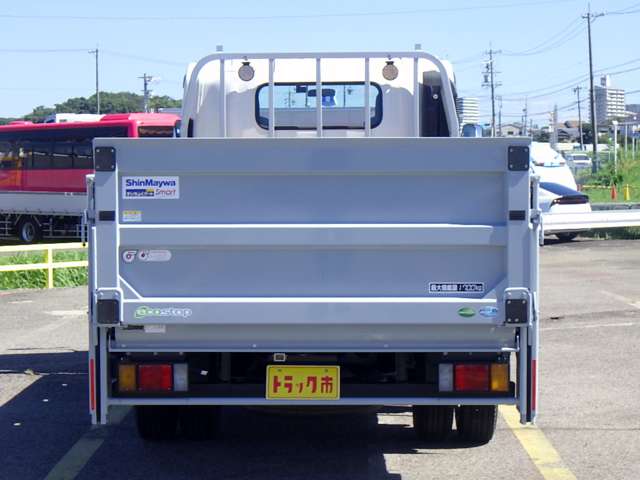Isuzu Elf 8