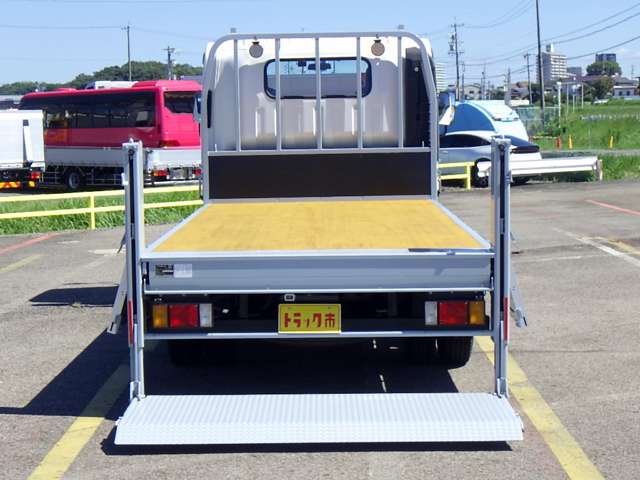 Isuzu Elf 9