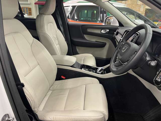 Volvo XC40 8