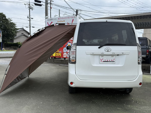 Toyota Voxy 5