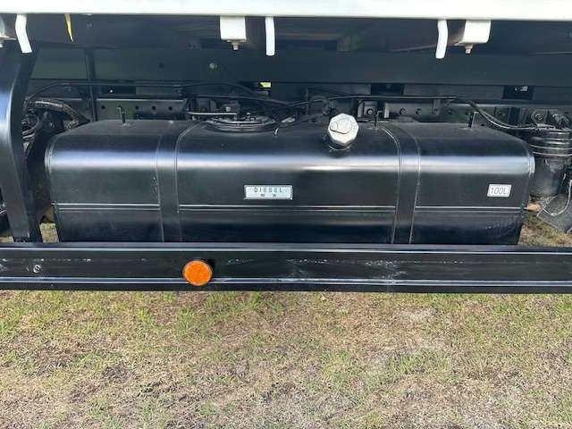Mitsubishi Fuso Canter 9