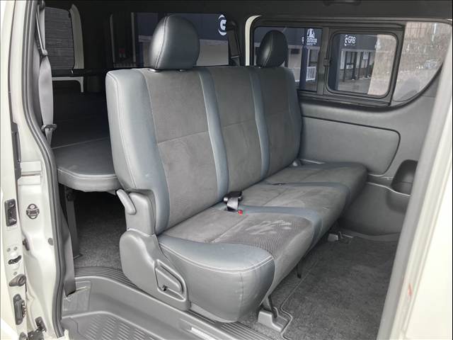 Toyota Hiace Van 8