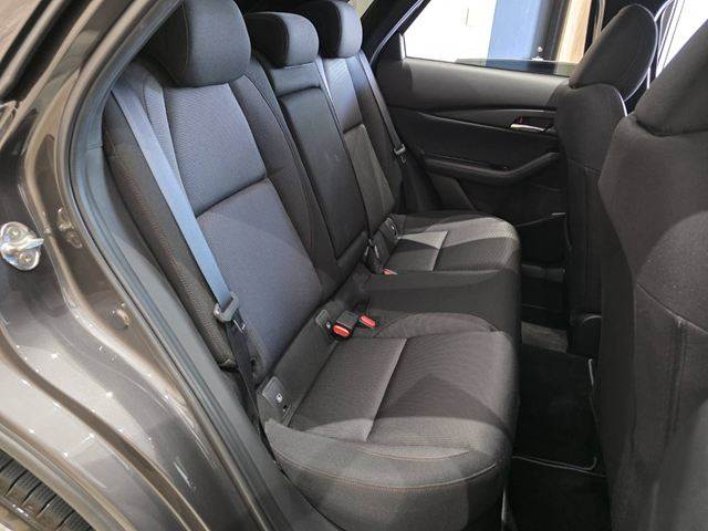 Mazda CX-30 11