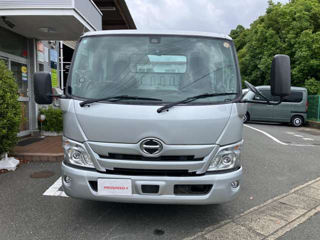 Hino Dutro 9