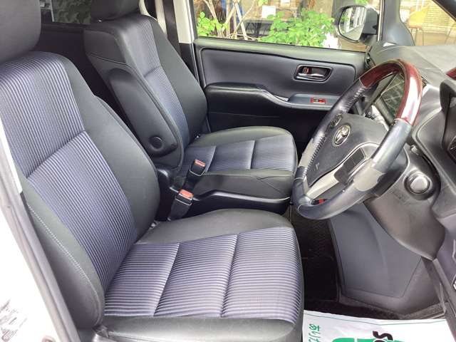Toyota Voxy 12