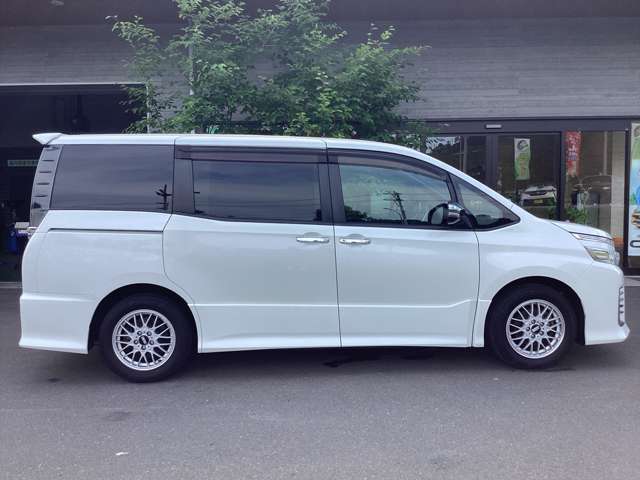 Toyota Voxy 6