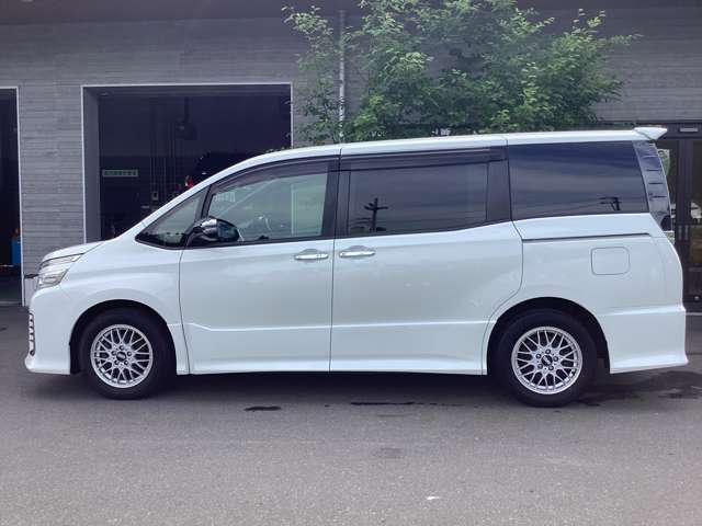 Toyota Voxy 7