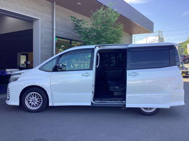 Toyota Voxy 9