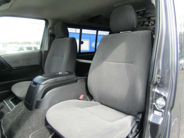 Toyota Regius Ace 6