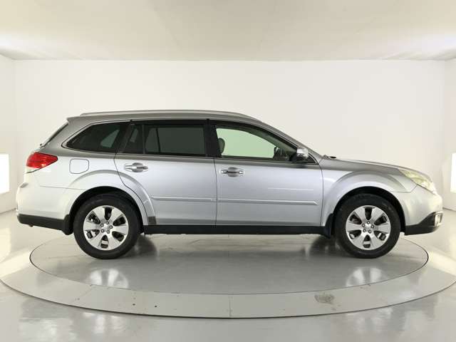 Subaru Legacy Outback 11