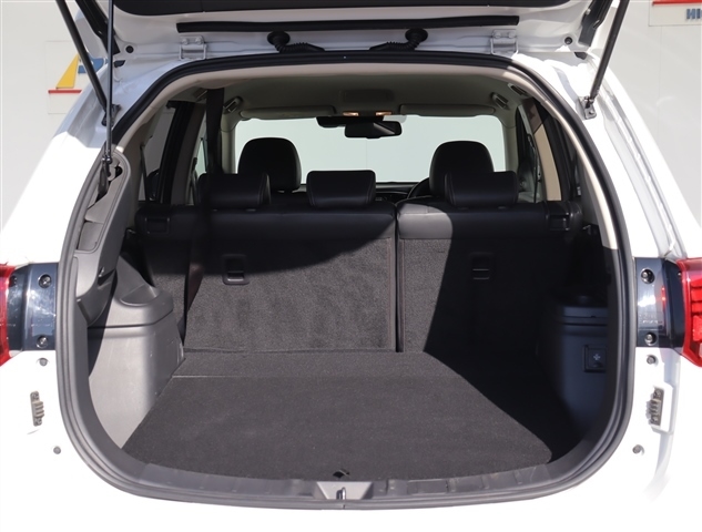 Mitsubishi Outlander PHEV 11