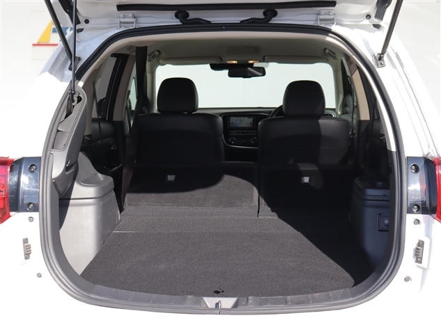 Mitsubishi Outlander PHEV 12