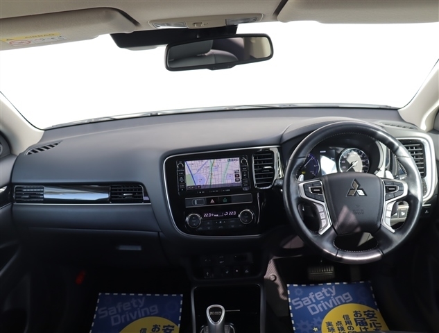 Mitsubishi Outlander PHEV 7