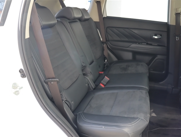 Mitsubishi Outlander PHEV 10
