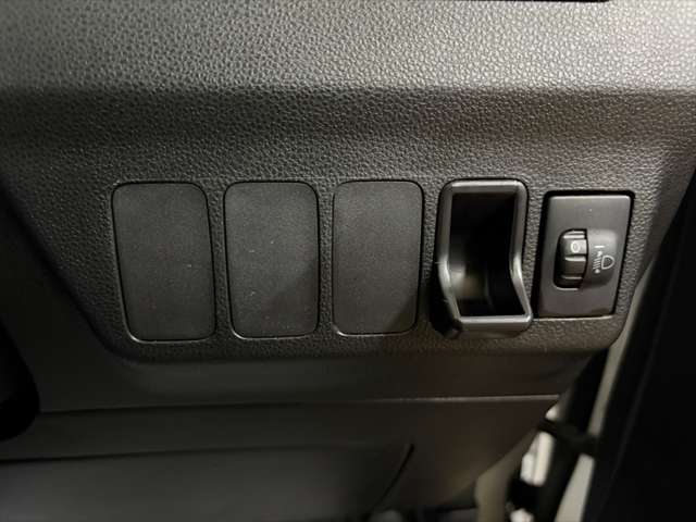 Daihatsu Mira 4