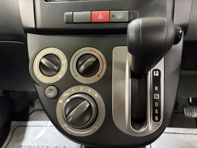 Daihatsu Mira 6