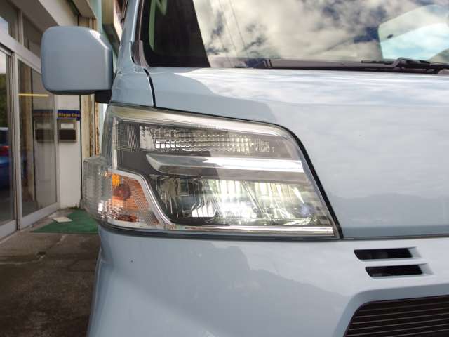 Daihatsu Hijet Cargo 7