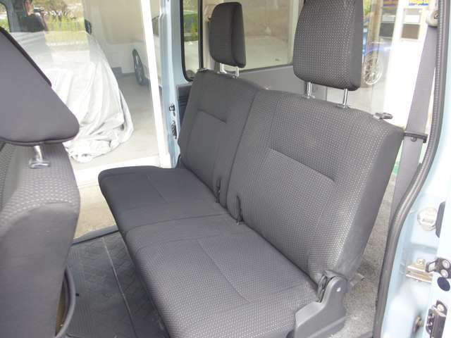 Daihatsu Hijet Cargo 9