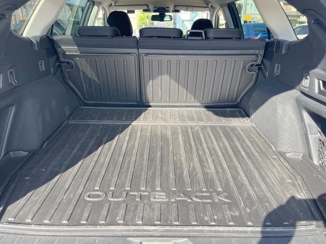 Subaru Legacy Outback 11
