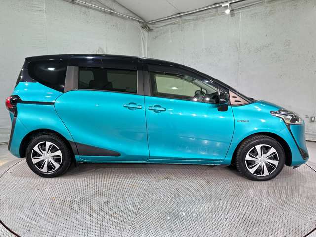 Toyota Sienta 4