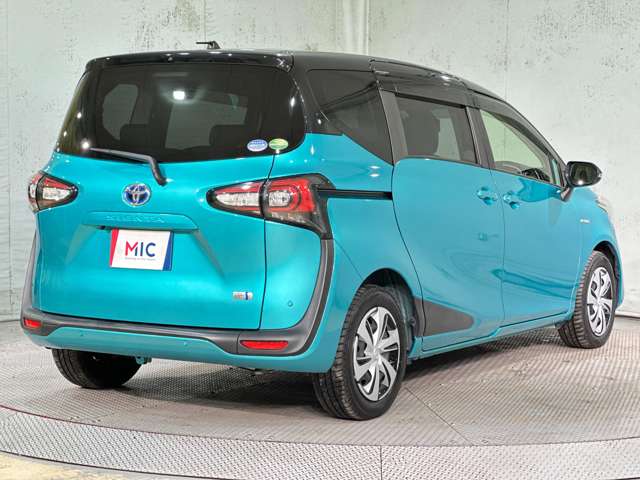 Toyota Sienta 5