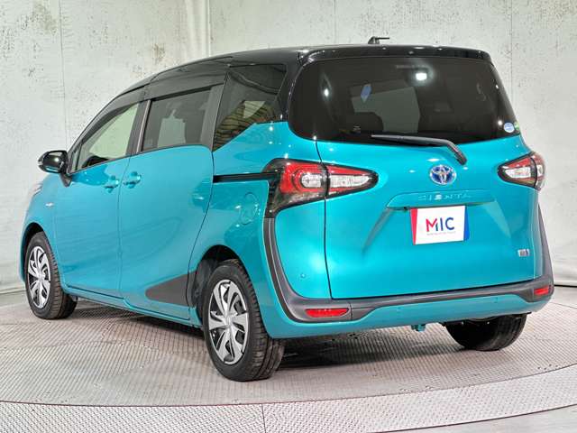 Toyota Sienta 7