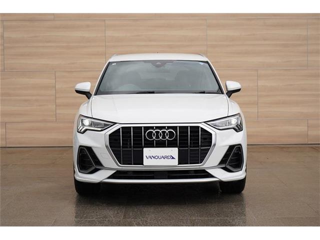 Audi Q3 8