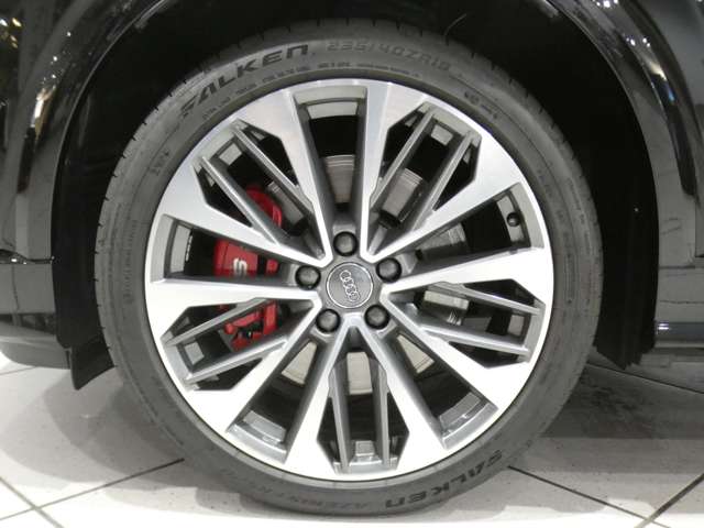 Audi SQ2 6