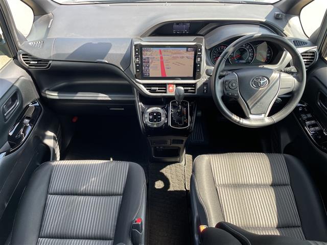 Toyota Voxy 5