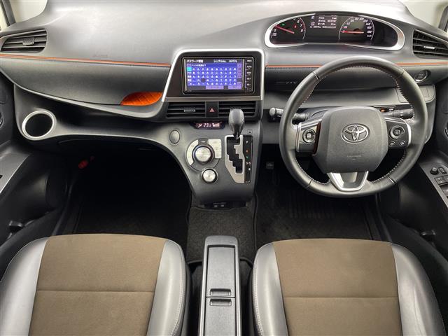 Toyota Sienta 3