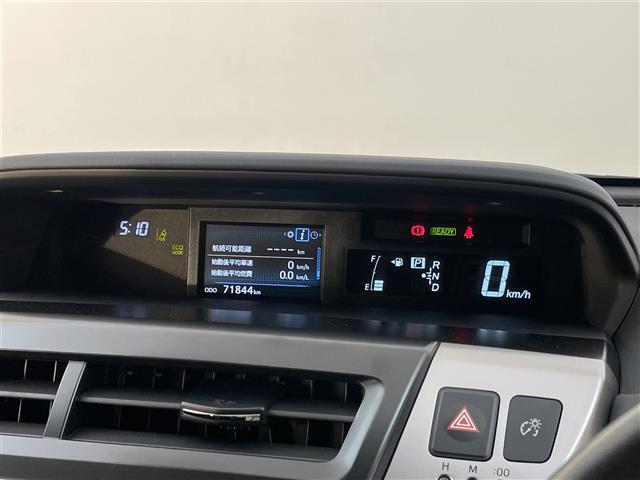 Toyota Prius α 11