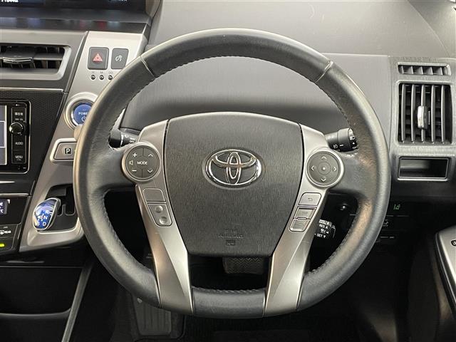 Toyota Prius α 12