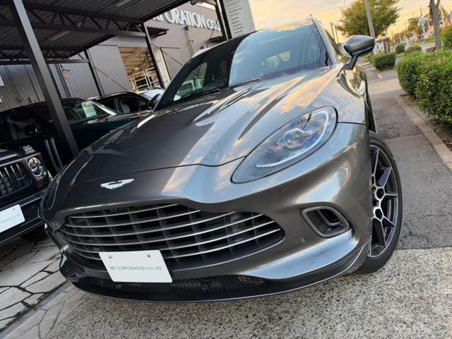 Aston Martin DBX 11