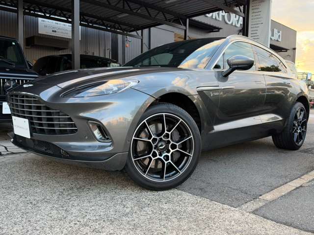 Aston Martin DBX 3