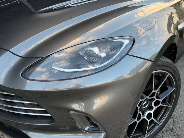 Aston Martin DBX 7