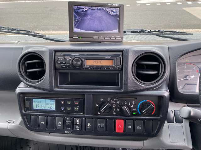 Hino Dutro 12