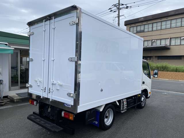 Hino Dutro 4
