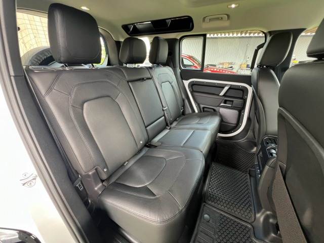 Land Rover Defender 13