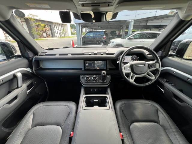 Land Rover Defender 3