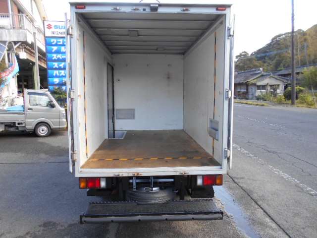 Isuzu Elf 12