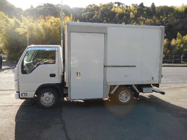 Isuzu Elf 4