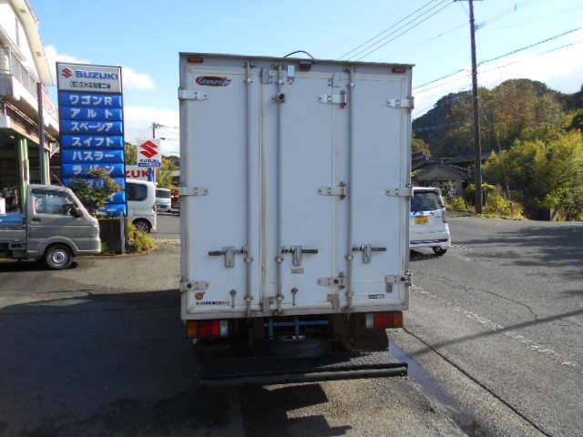 Isuzu Elf 6