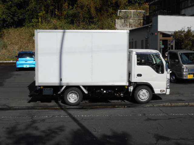 Isuzu Elf 8