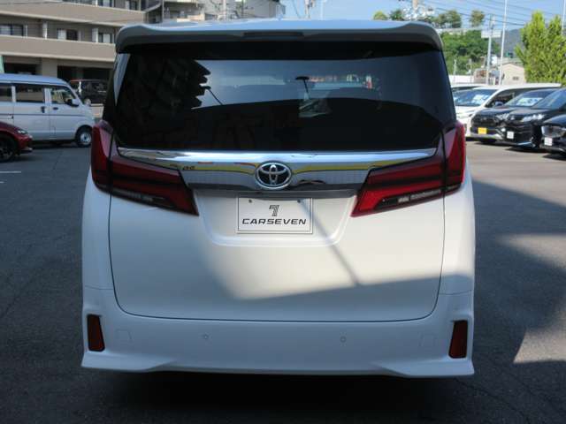 Toyota Alphard 9