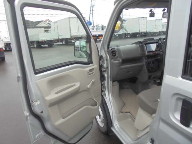 Nissan NV100 Clipper 4