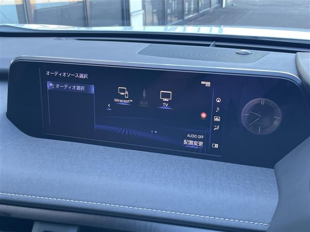 Lexus UX 6