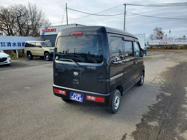 Daihatsu Hijet Cargo 8