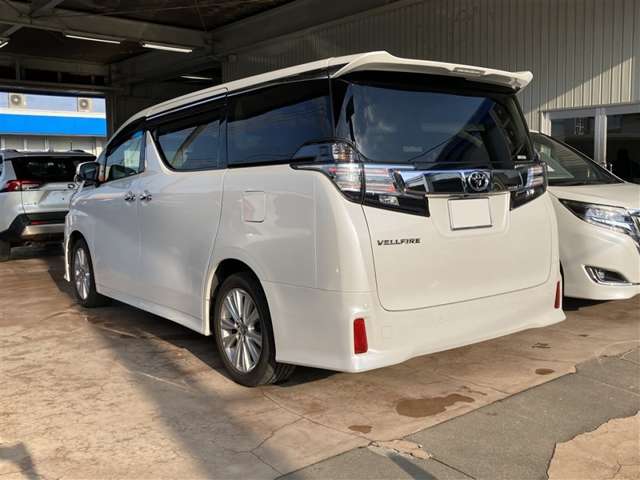 Toyota Vellfire 2